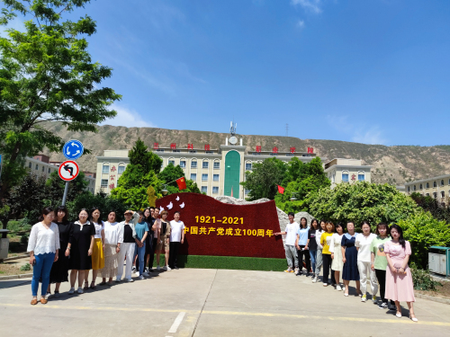 庆祝中国共产党成立100周年合影