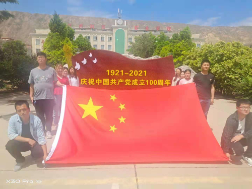 庆祝中国共产党成立100周年合影